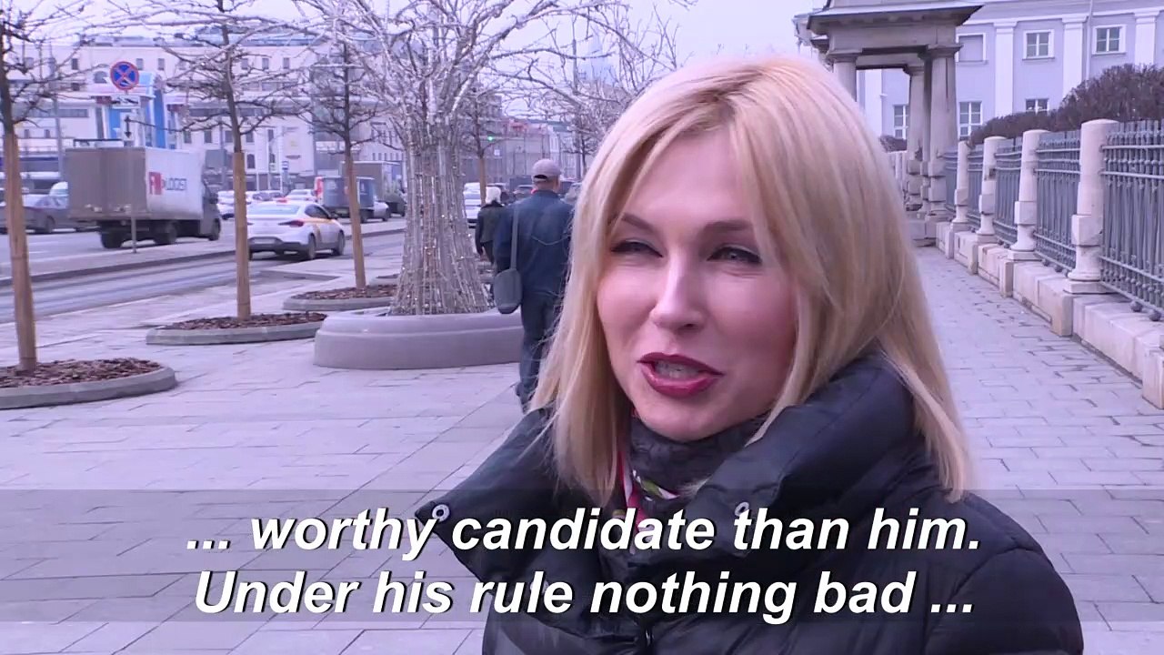 Russians ponder having Putin remain in power