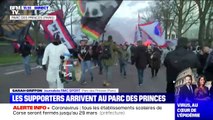 PSG-Dortmund à huis clos: les supporters parisiens arrivent à l'extérieur du Parc des Princes