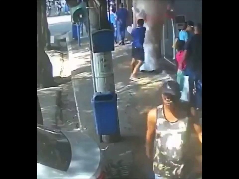 Mascotte : il refuse la proposition de calin LOL