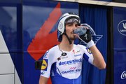 Paris-Nice : Julian Alaphilippe véritable star à Saint-Amand-Montrond