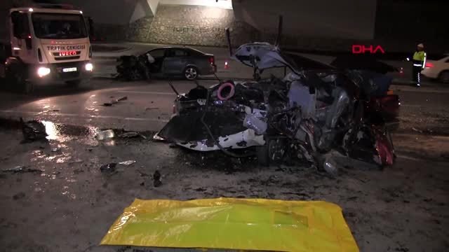 Konya'da 2 otomobil kafa kafaya çarpıştı: 2'si uzman çavuş, 3 kişi hayatını kaybetti
