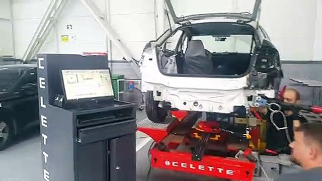 Pulling car body on Celette frame machine and measuring, car bench, measuring system, universal jig
