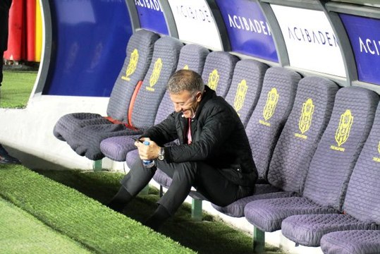 Yeni Malatyaspor maçından sonra, Trabzonspor Başkanı Ahmet Ağaoğlu'nun aracına taşlı saldırı düzenlendi