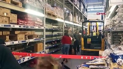 Vatandaşlar virüs endişesiyle marketlere hucum ettti