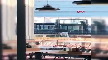 İzmir'deki AVM'de silah sesleri: Elinde tüfek bulunan kişi yakalandı