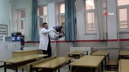 Akhisar'da okullar virüs tehdidine karşı dezenfekte ediliyor