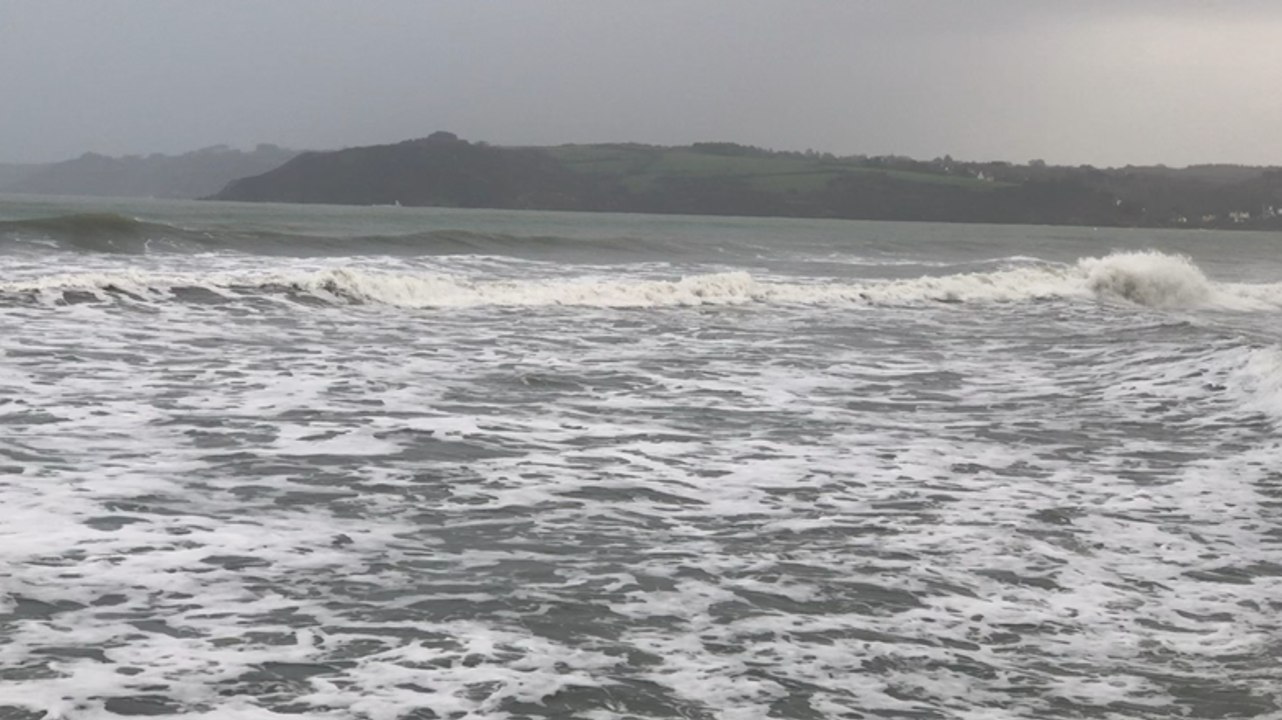 Grande marée sur la grande plage.