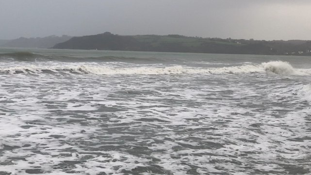 Grande marée sur la grande plage.