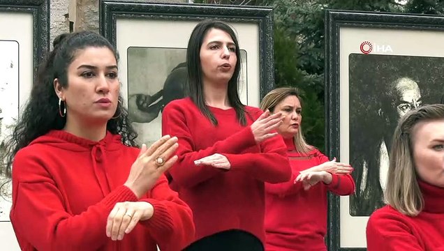 5 ay eğitim alıp İstiklal Marşı’nı işaret diliyle okudular