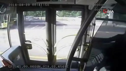 Metrobüs'te şoföre şemsiyeyle saldırarak kazaya neden olan sanığa 11 yıl 7 ay hapis