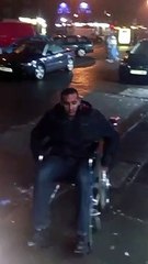 Celui qui croyait qu'entrer dans un immeuble avec une chaise roulante est simple