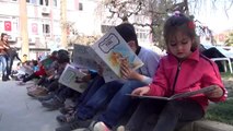 Kızıltepeli öğrenciler kütüphane bahçesinde kitap okudu
