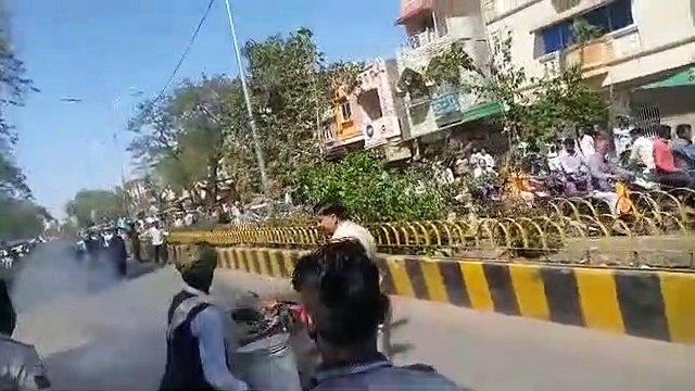 शामगढ़: चलती बाइक में लगी आग, दंपति सहित बच्चे ने बचाई जान