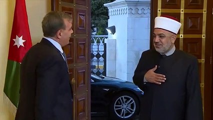 شاهد.. وزيرا الصحة والاوقاف بمشهد تمثيلي حول كورونا