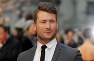 Tom Cruise helps Glen Powell learn to fly