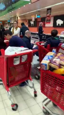 Cliente mostra FILAS GIGANTES no hipermercado Continente