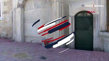 Fatih'te tarihi çeşme kaldırıma gömüldü