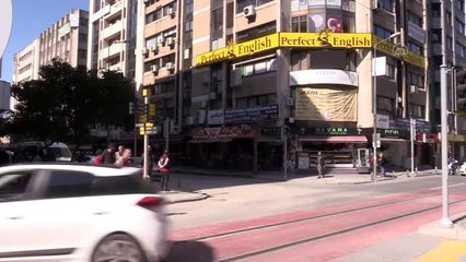 Kızı dağa kaçırılan baba, evlat nöbetini İzmir'de sürdürüyor
