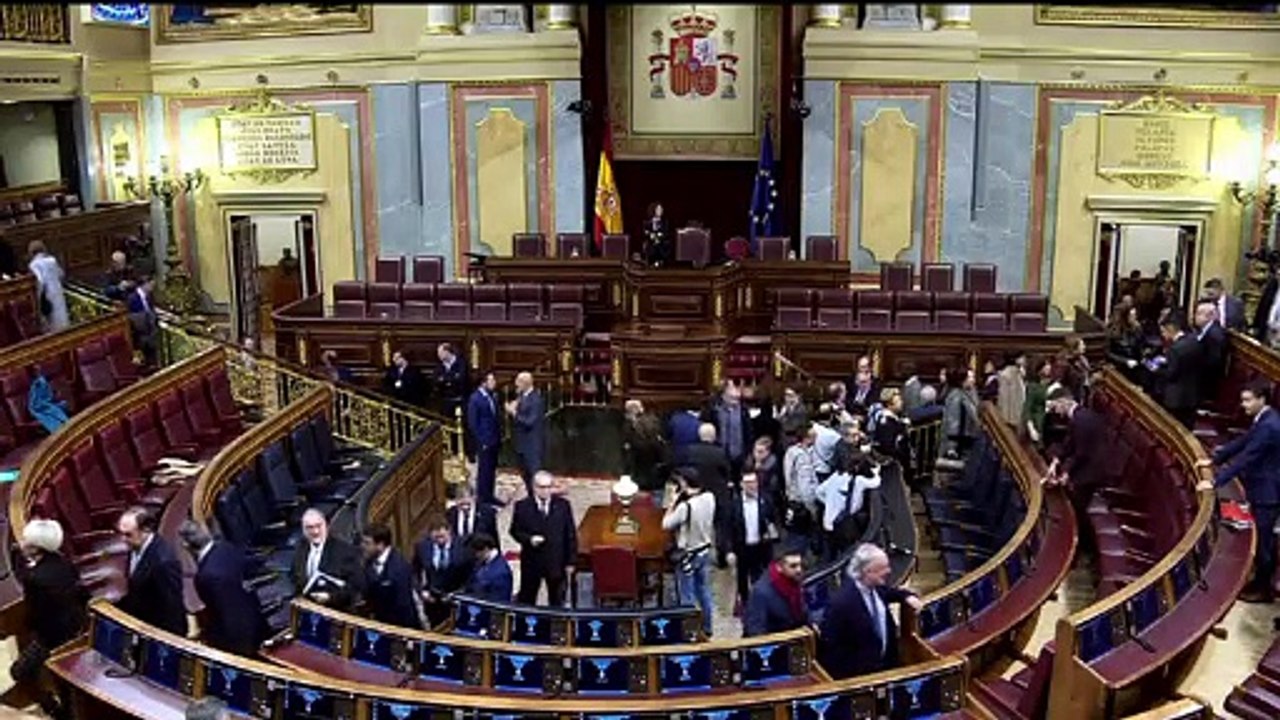 La ministra de igualdad española Irene Montero da positivo al COVID-19