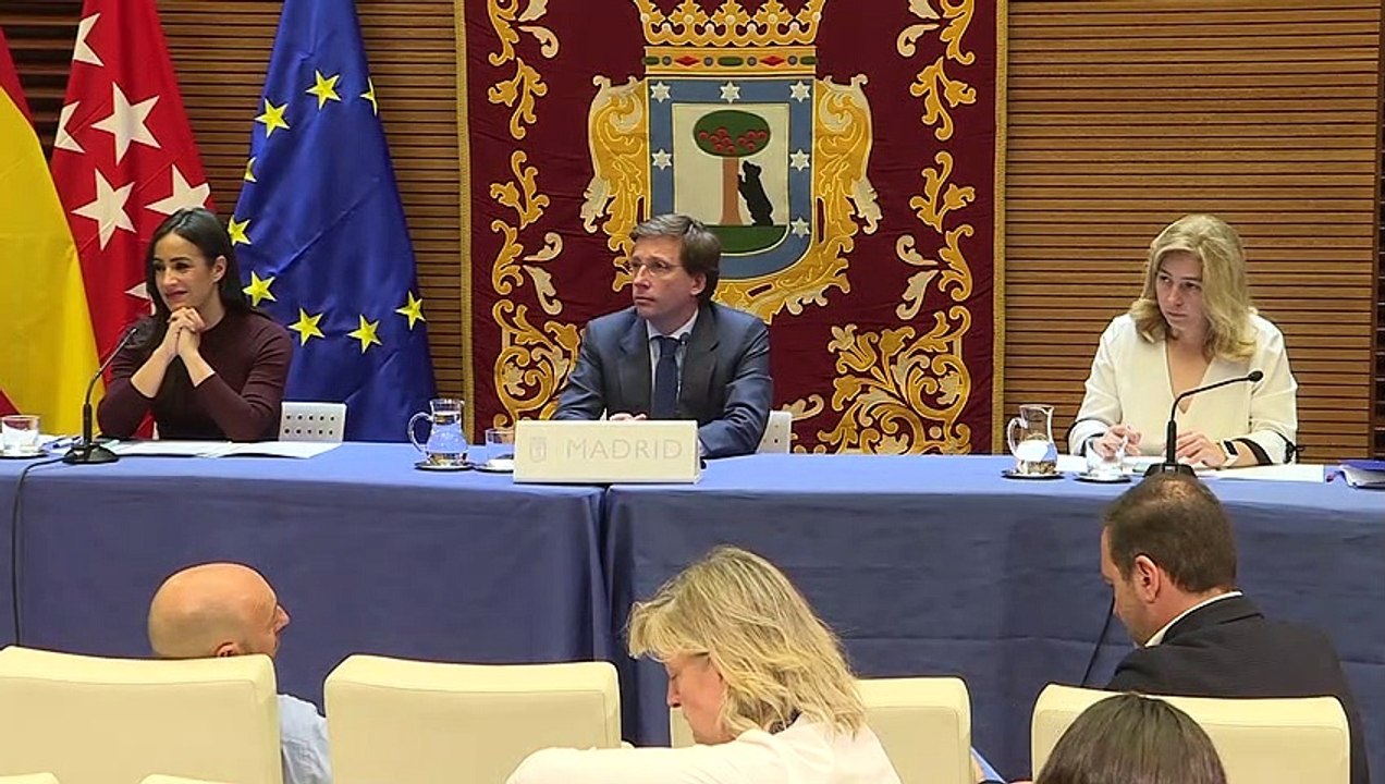 Almeida urge a realizar únicamente "actividades imprescindibles"