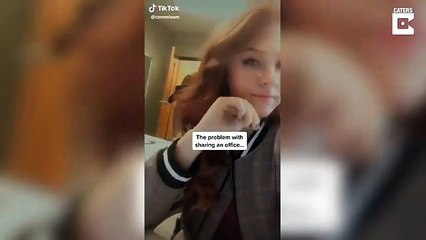 Elle se lâche, se croyant seule au bureau... oups