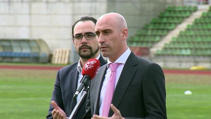 El presidente de la Real Federación Española de Fútbol confirma la paralización del fútbol español