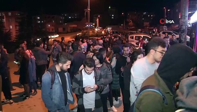 Öğrenciler otobüs firmalarına akın etti