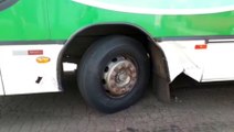 Carro e ônibus colidem no Bairro Cascavel Velho: Siate é acionado