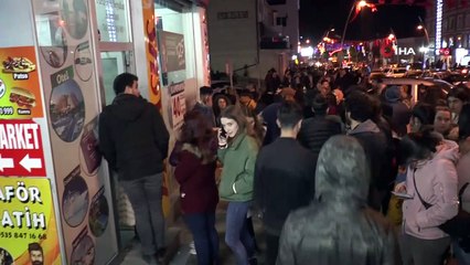 Bayiler tatili duyan öğrencilerle dolup taştı, kuyrukların boyu 300 metreyi buldu