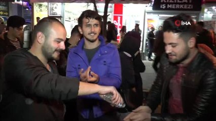 Bayiler tatili duyan öğrencilerle dolup taştı, kuyrukların boyu 300 metreyi buldu