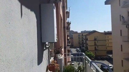 Ces voisins chantent ensemble coincés chez eux en Italie !