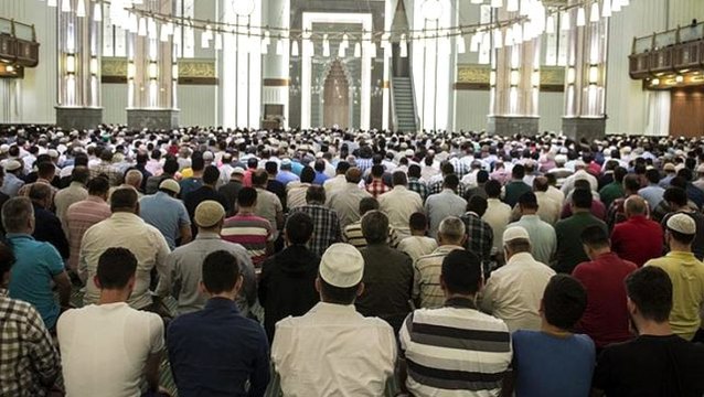Diyanet İşleri Başkanlığı, Cuma namazı kılınmayacak iddialarına yanıt verdi