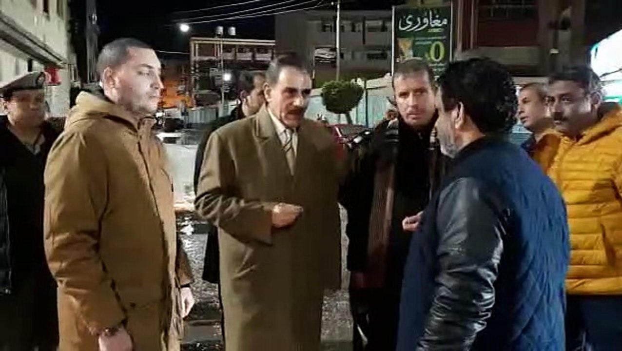 محافظ كفر الشيخ يتفقد أعمال كسح مياه الأمطار بالشوارع ليلاً