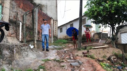 MORADORES DO BURACÃO EM ITAMBÉ SOFREM SEM CALÇAMENTO E SANEAMENTO
