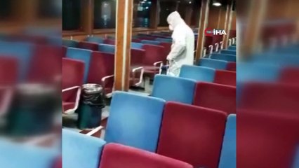 Adalar’a ulaşımı sağlayan yolcu motorlarında korona virüs için dezenfekte çalışması