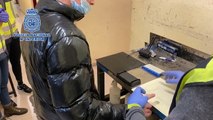 Policía detiene a un hombre por cometer una estafa vendiendo mascarillas quirúrgicas