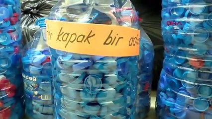 Okul personeline tekerlekli sandalye için kapak topluyorlar