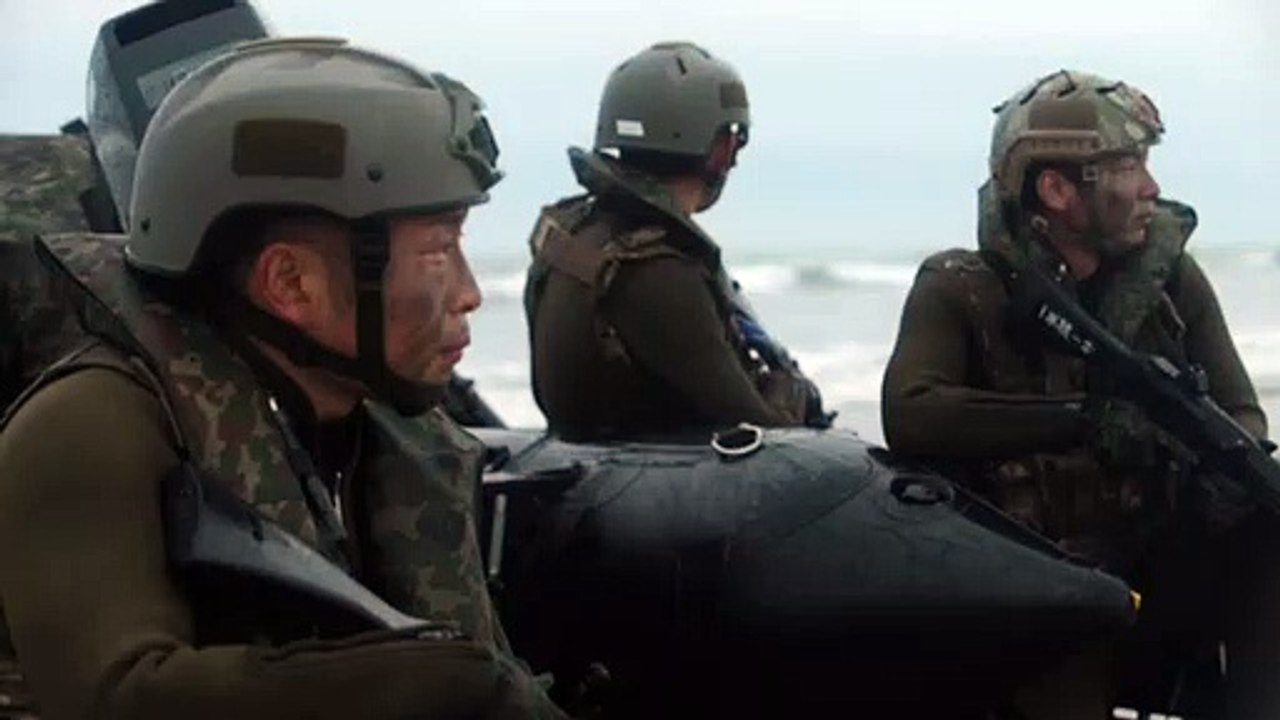 JGSDF Soldiers Perform a Surf Passage in Combat Raiding Craft