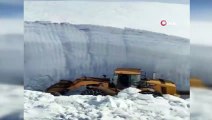Hakkari’de 20 metreyi aşan karla mücadele
