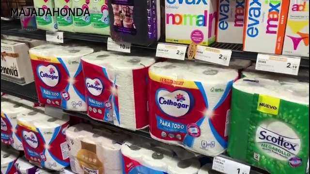 En busca de papel higiénico en tiempos del coronavirus: encontramos los últimos rollos y la razón de la locura social