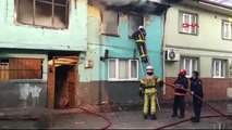 2 katlı ahşap ev, çıkan yangında kullanılamaz hale geldi