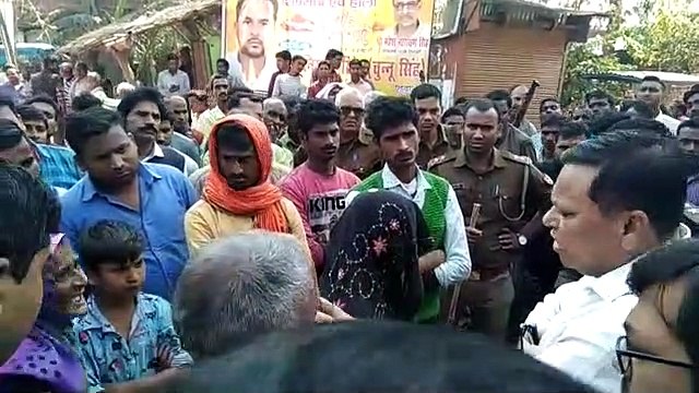 सुलतानपुर: इंसाफ लेने सड़क पर आए रेप पीड़िता के परिजन