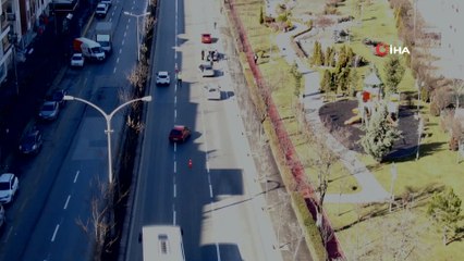 Trafik denetiminde ilginç görüntüler...Ceza yememek için direksiyonda yer değiştirdiler, drone'dan kaçamadılar