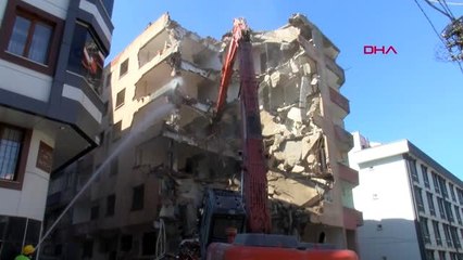 ESENLER'DE 7 KATLI RİSKLİ BİNA YIKILDI