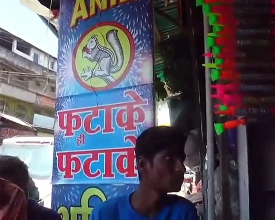 इंदौर: रंगपंचमी से पहले अमानक पॉलीथिन बेचने वाल...