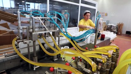 Kolonya üreticileri gece gündüz çalışarak talebi karşılamaya çalışıyor - EDİRNE