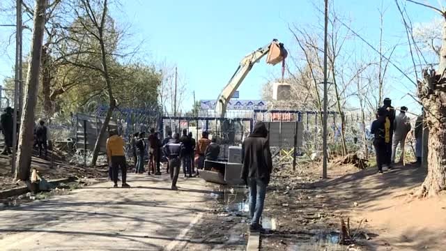 Yunanistan, Kastanies Sınır Kapısı'na beton bloklar yerleştirdi