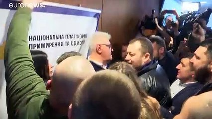 Ультраправые сорвали мирный диалог