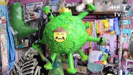 Artesano mexicano convierte al nuevo coronavirus en piñata