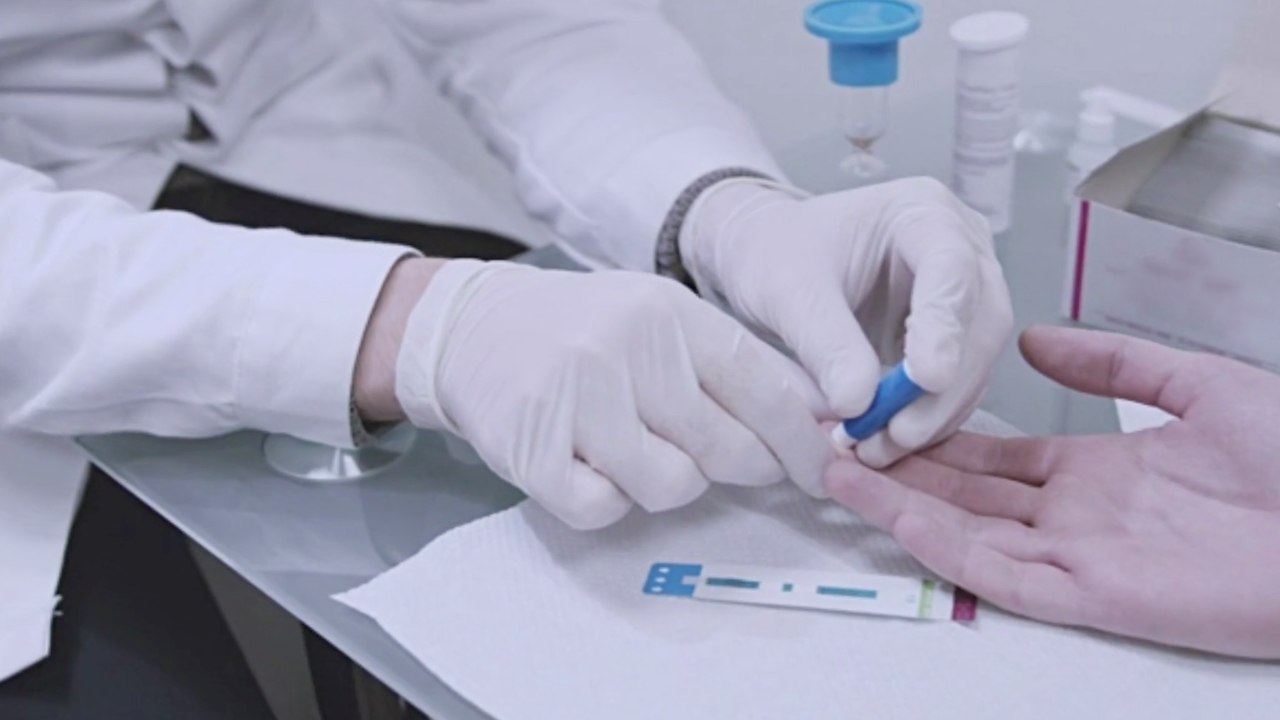 Bei welchen Symptomen sollte man sich auf das Coronavirus testen lassen?